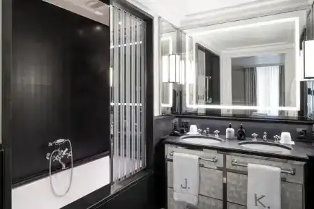 j.k. Place Paris - 12