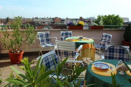 Boulevard City Guesthouse - 16