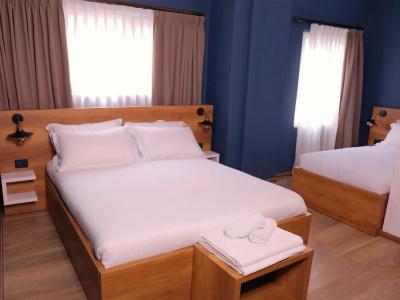 Oda Tirana - 3