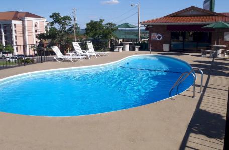 Baldknobbers Motor Inn - 9