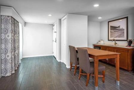 Hampton Inn - Suites-Civic Center - 55