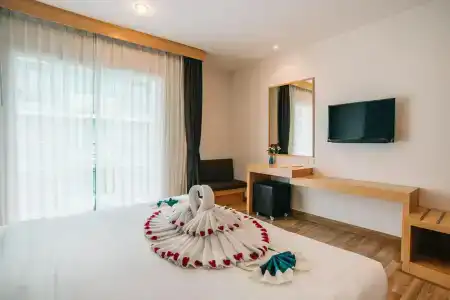 iCheck inn Central Patong - 4