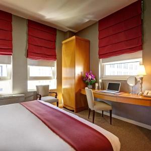Giraffe by Library Hotel Collection - 39