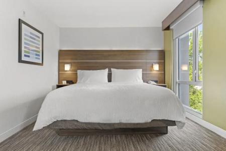 Holiday Inn Express and Suites, an IHG - 77