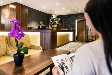 Best Western Plus Royal Suites - 16