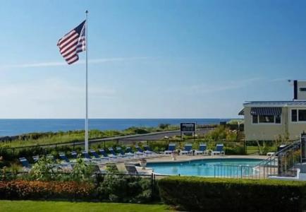 Atlantis Oceanfront Inn - 21