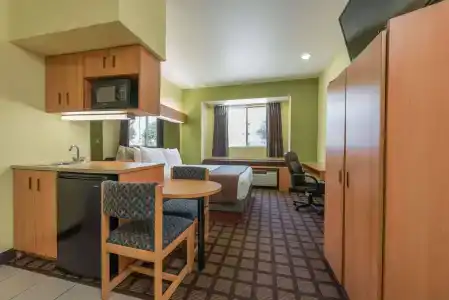 Microtel Inn & Suites by Wyndham Ft. Worth North/At Fossil - 15
