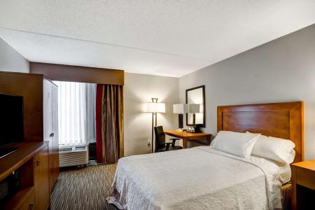 Hampton Inn-Naval Base - 33