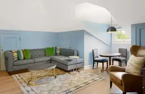 Hayes Mansion - 102