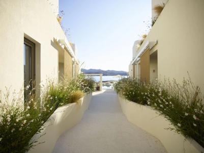 White Pebble Suites - 14