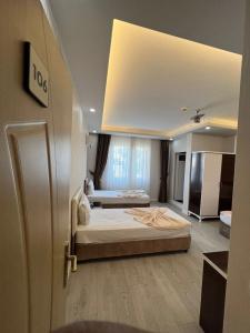Grand Black - 19