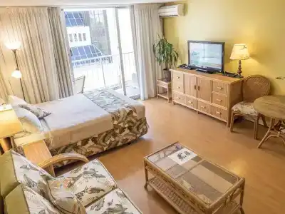 Tropical Studios At Marine Surf Waikiki - Free Parking - Best Location - Full Kitchen - Swimming Pool - 60
