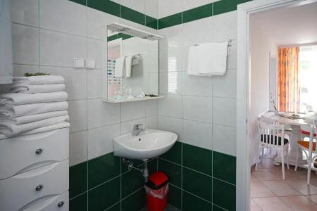 and Rooms Degra - 81