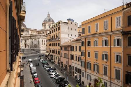 The Roman Empire Guesthouse - 153