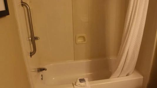 Hawthorn Suites East - 104