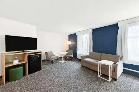 Barrington & Suites - 44