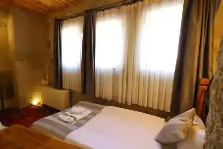 Sarnich Cave Suites - 56
