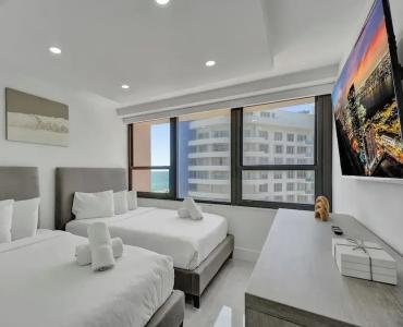 The Alexander All Suites - 419