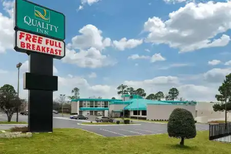Quality Inn - Lindale - 16