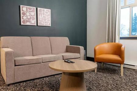 Days Inn & Suites by Wyndham - 37