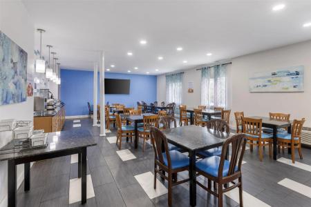 SureStay Plus by Best Western East - 16