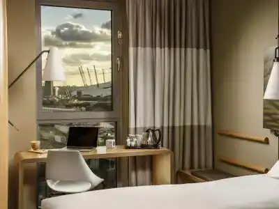 ibis London Canning Town - 16