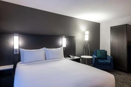 DoubleTree by Hilton North - 47