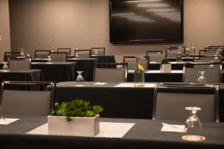 Oxford Suites Portland - Jantzen Beach - 16