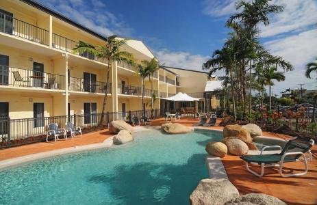 Cairns Queenslander & Apartments - 14