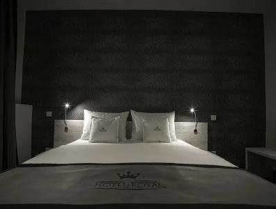 Royal - 4