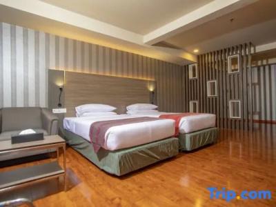 Grand United - Ahlone Branch - 129