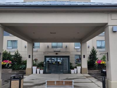 Rodeway Inn & Suites - 43