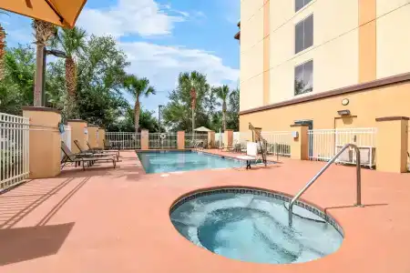 Comfort Suites Orlando Airport - 17