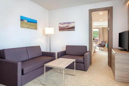 Hilton Garden Inn - 68