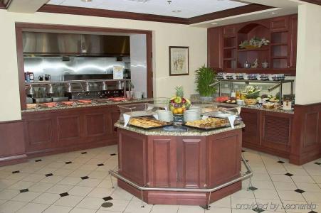 Hilton Garden Inn Montreal Airport - 10