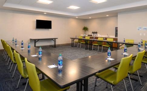 Holiday Inn Express & Suites - St. Petersburg - Madeira Beach, an IHG - 19