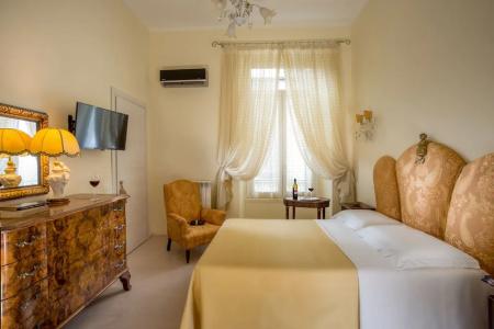 Roma Central Guest House - 60