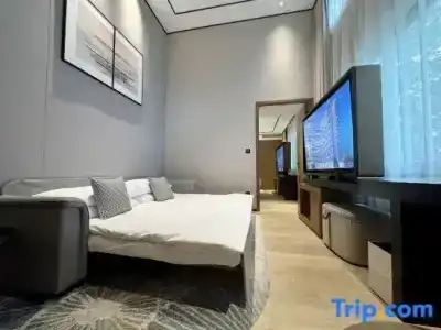 Hilton Garden Inn West Lake - 76