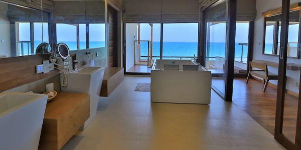 Pandanus Beach Resort & Spa - 81