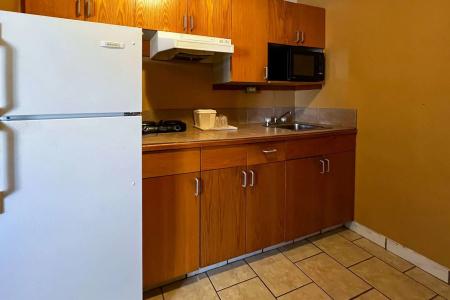 Econo Lodge Village - 28