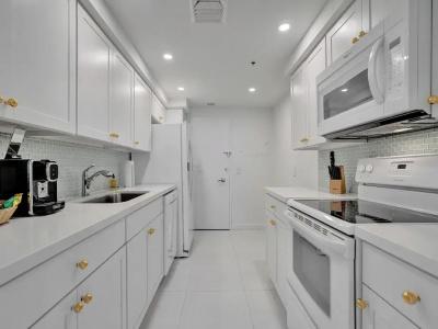 The Alexander All Suites - 668