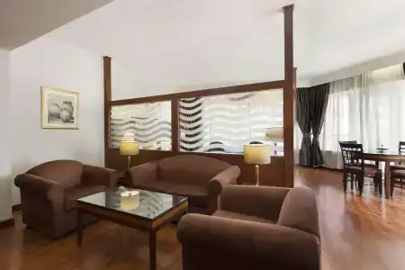 Howard Johnson Bur Dubai - 14