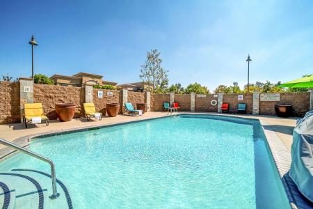Country Inn & Suites by Radisson, at Mills, CA - 14