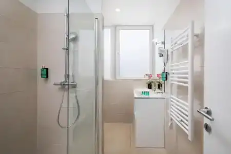Corner - 34