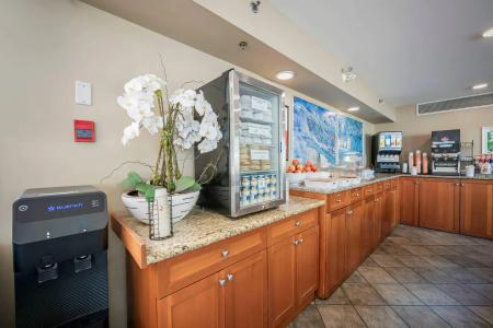Econo Inn & Suites - - 11