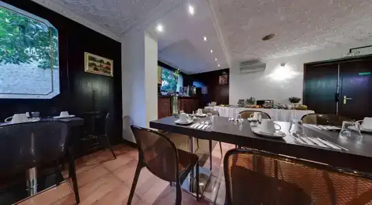 Adonis Ajaccio - Hôtel Albion - 19