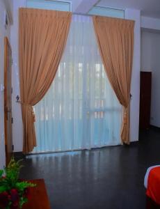 Star White - Negombo - 1