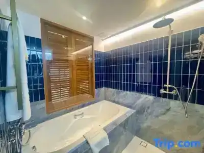 SeaCono Patong Beach Front - 100