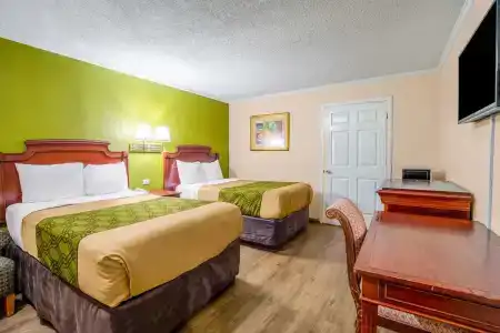 Rodeway Inn & Suites Fort Jackson - 2