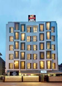 The Hhi Select - 19